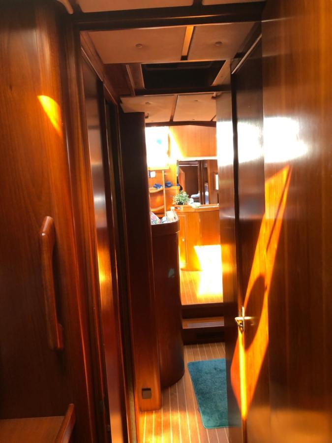 From September Lyra On The Go To Suriname Till 1 April 2026 Joint Captain Casey Medemblik Eksteriør billede