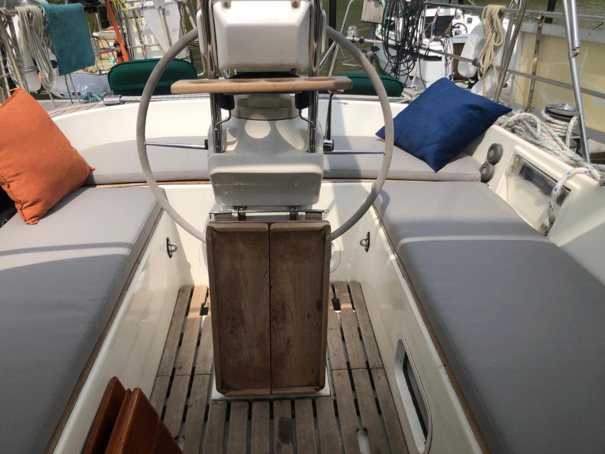 From September Lyra On The Go To Suriname Till 1 April 2026 Joint Captain Casey Medemblik Eksteriør billede