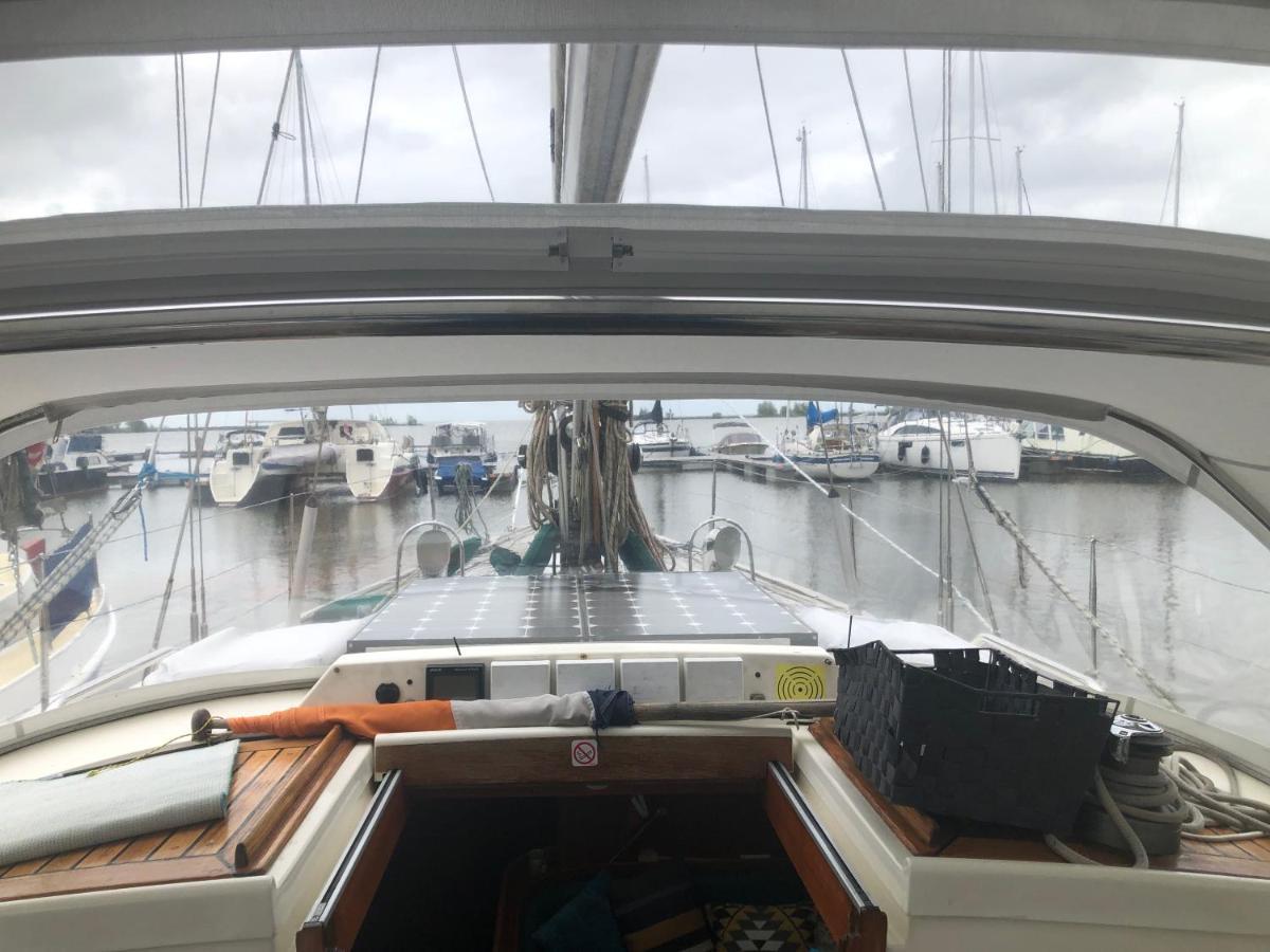 From September Lyra On The Go To Suriname Till 1 April 2026 Joint Captain Casey Medemblik Eksteriør billede